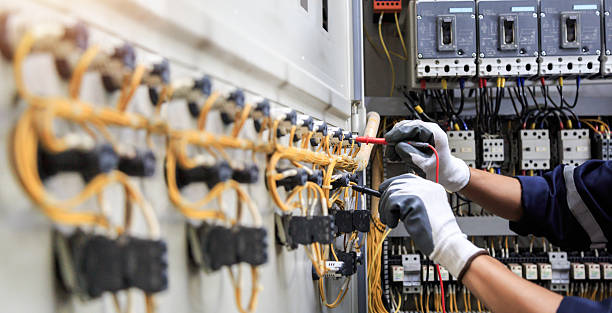 Professional Electrician technician working in Anderson, MO